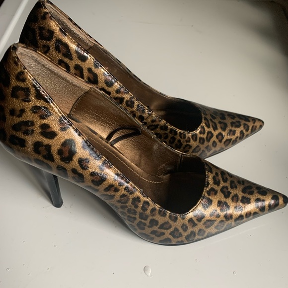 Wet Seal Leopard Print Pointed Toe Heels Size 8 - Picture 5 of 5